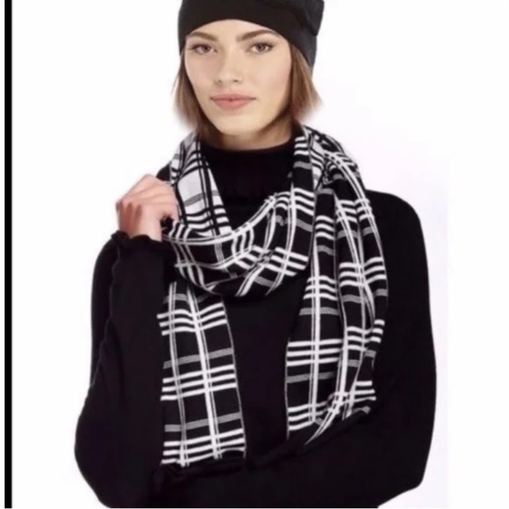 Kate Spade ♠️ black and white scarf